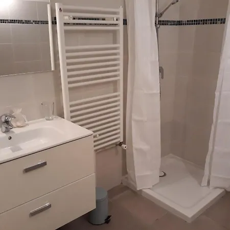 Grand - Proche Place De La Comedie *