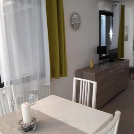 Grand - Proche Place De La Comedie *